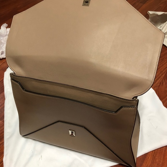 Givenchy - Picture 4 of 5